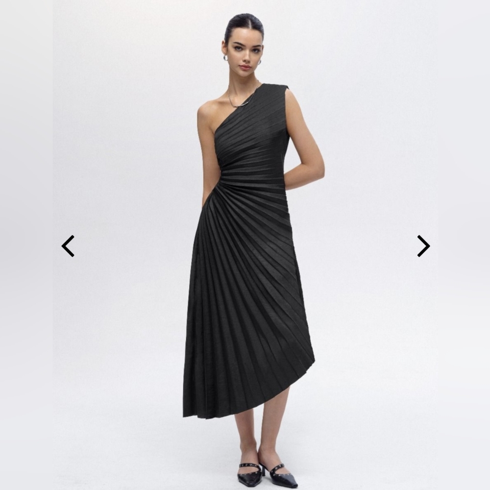 Saturday Club Pleated Asymmetrical Dress. Black. XS